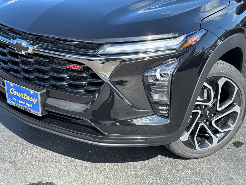 2026 Chevrolet Trax photo 2
