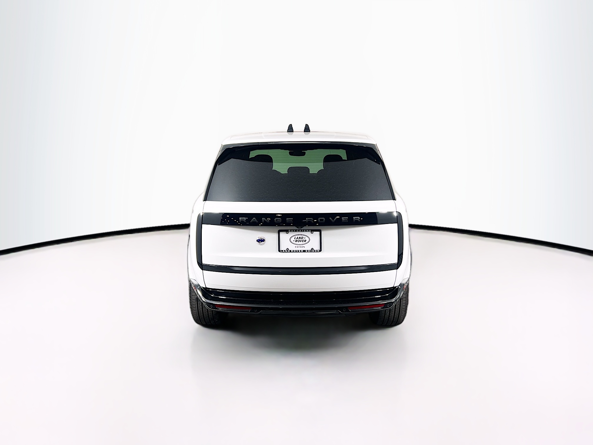 2025 Land Rover Range Rover SE photo 3