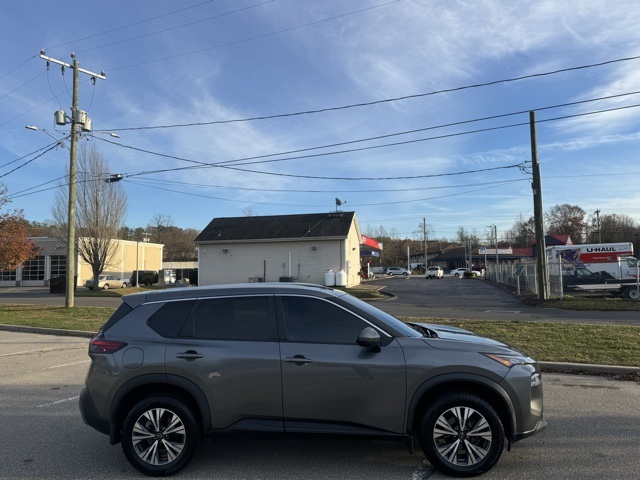 2022 Nissan Rogue SV photo 2