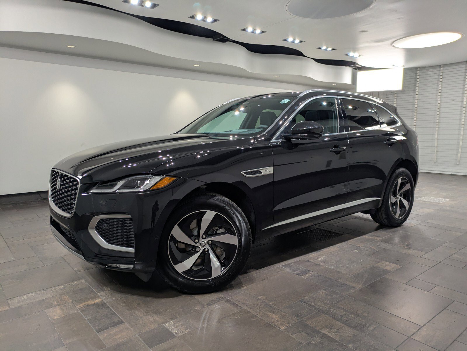 2026 Jaguar F-Pace R-Dynamic S's photo