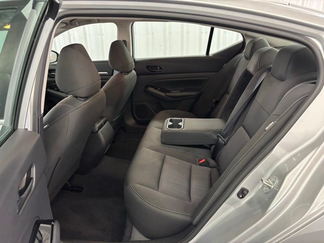2023 Nissan Altima 2.5 SV photo 10