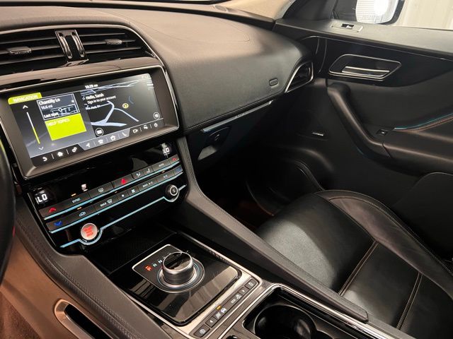 2020 Jaguar F-PACE Prestige photo 26
