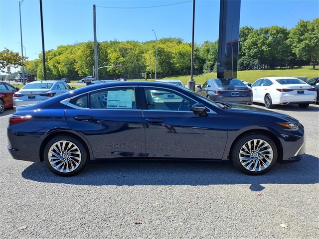 2025 Lexus ES 350 Ultra Luxury photo 2