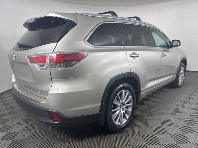 2016 Toyota Highlander XLE photo 3