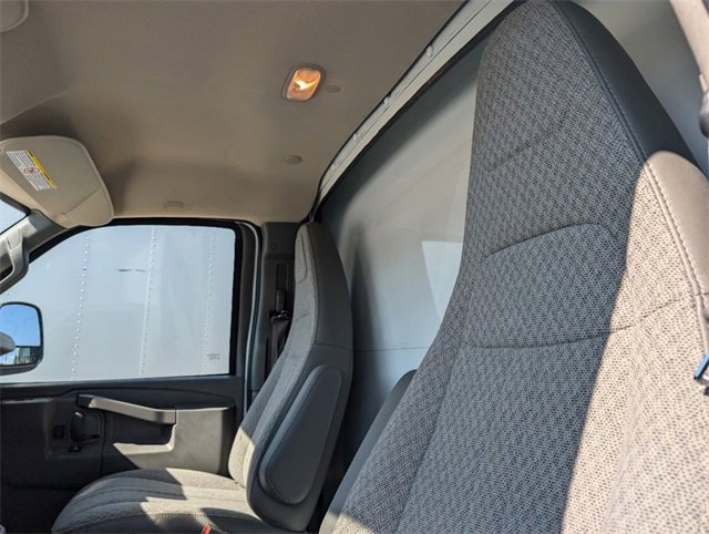 2024 Chevrolet Express Cutaway 3500 photo 7