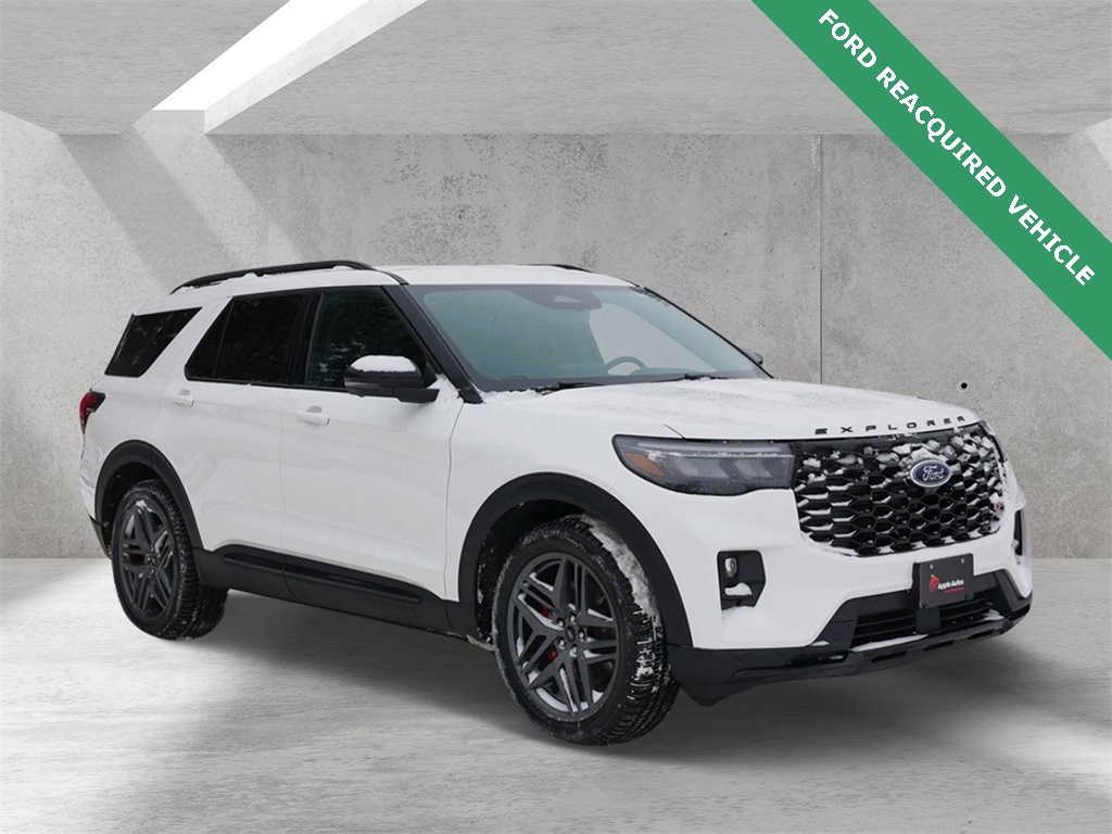 2025 Ford Explorer ST's photo