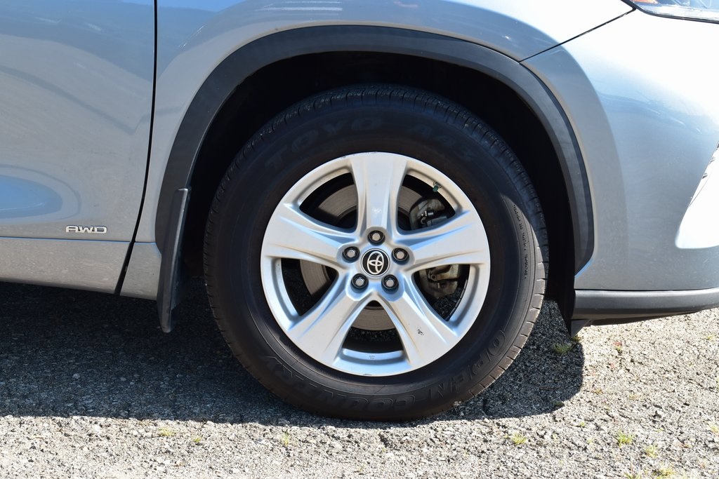 2021 Toyota Highlander Hybrid LE photo 4