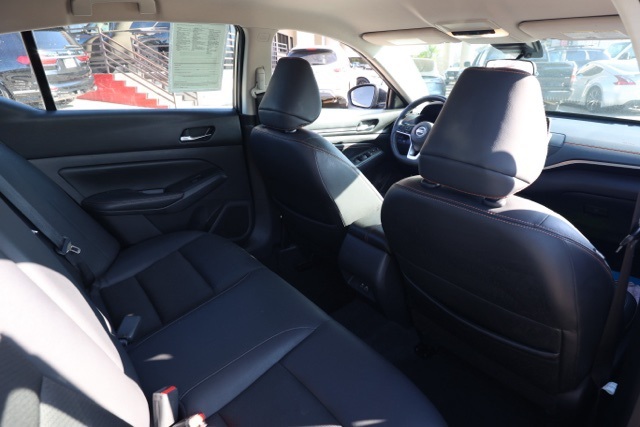 2020 Nissan Altima 2.5 SR photo 14