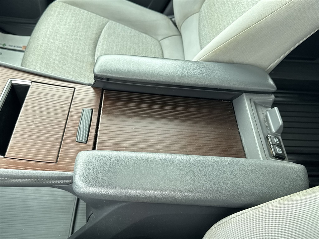 2021 Toyota Sienna LE photo 26