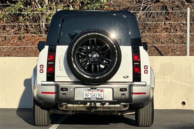 2023 Land Rover Defender 130 S photo 4
