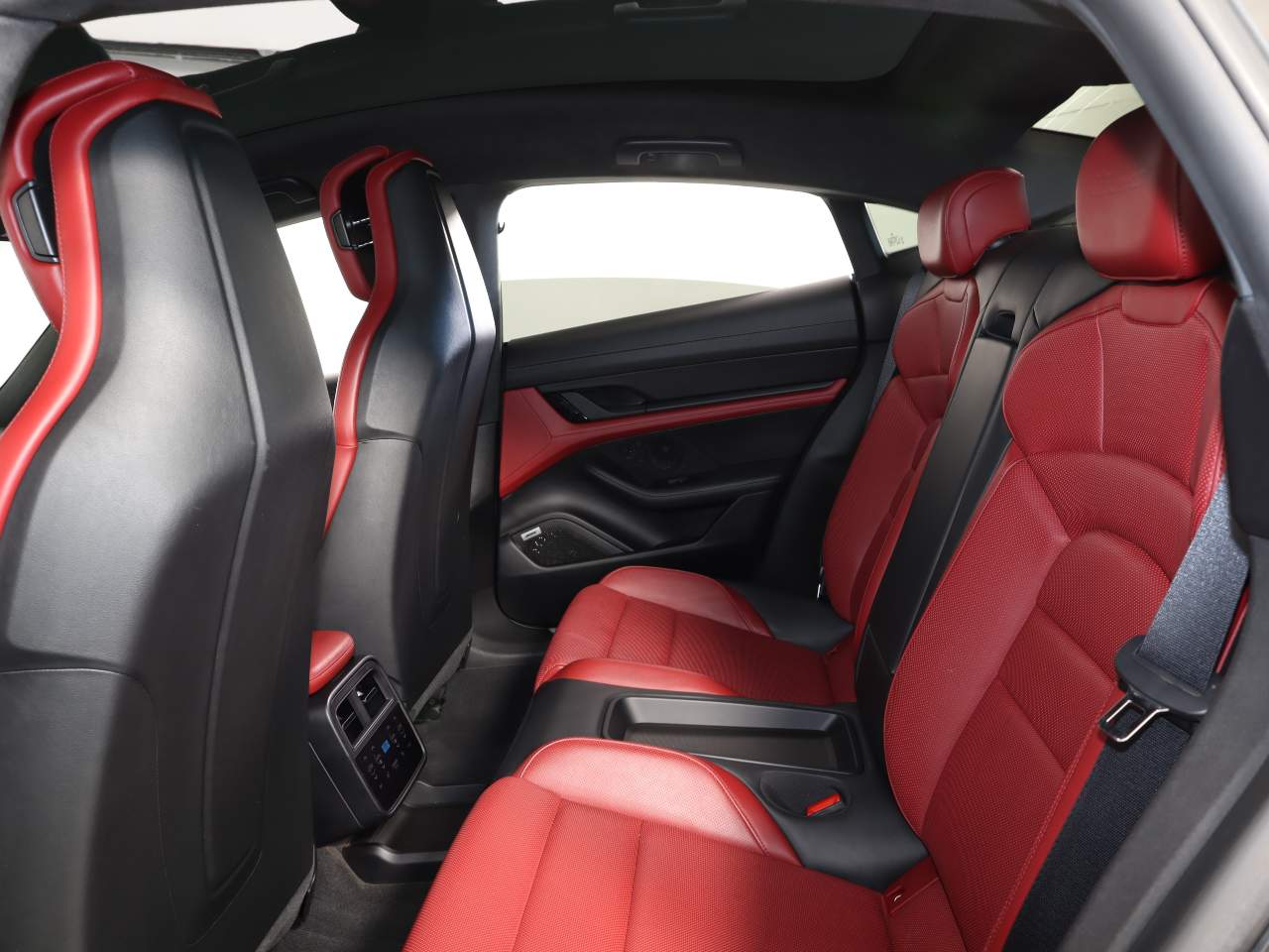 2020 Porsche Taycan Turbo photo 19