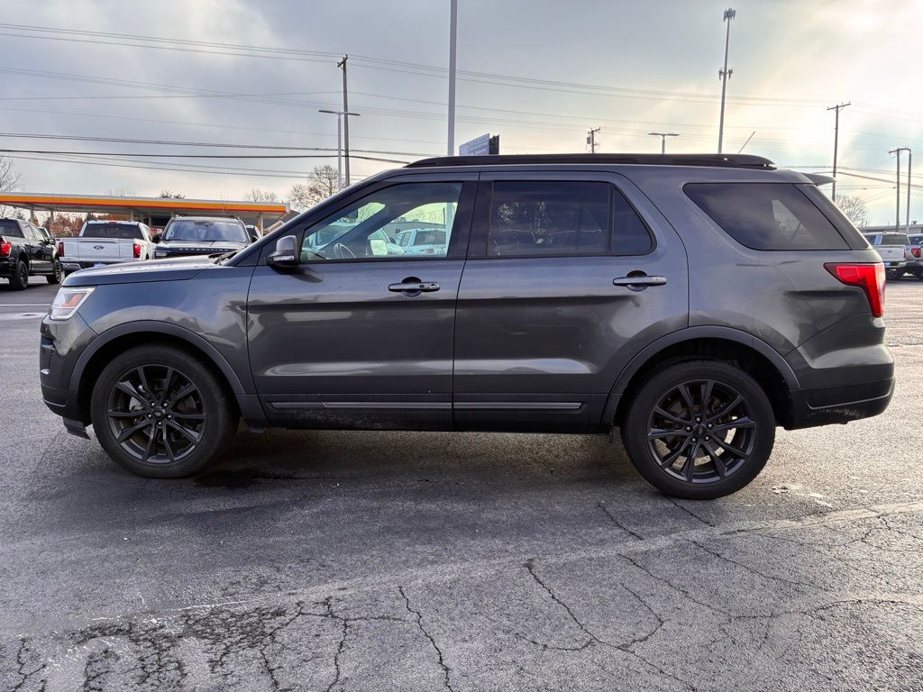 2019 Ford Explorer XLT photo 2