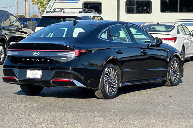 2025 Hyundai Sonata Hybrid Limited photo 4