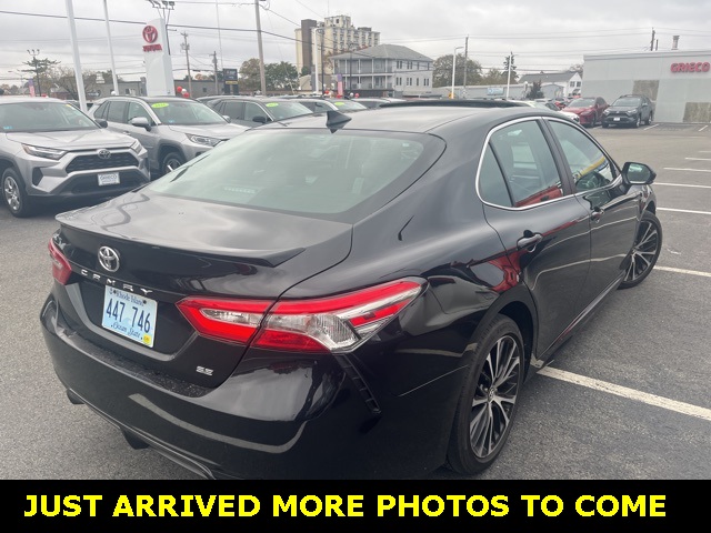 2019 Toyota Camry SE photo 2