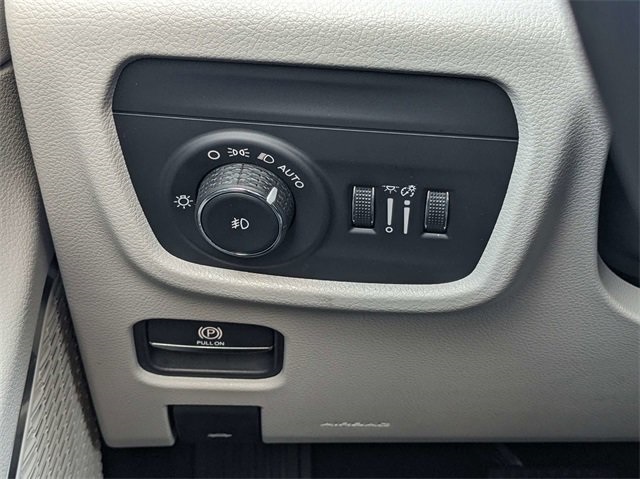 2023 Jeep Grand Cherokee Summit photo 26