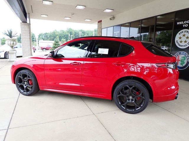 2025 Alfa Romeo Stelvio Tributo Italiano photo 2