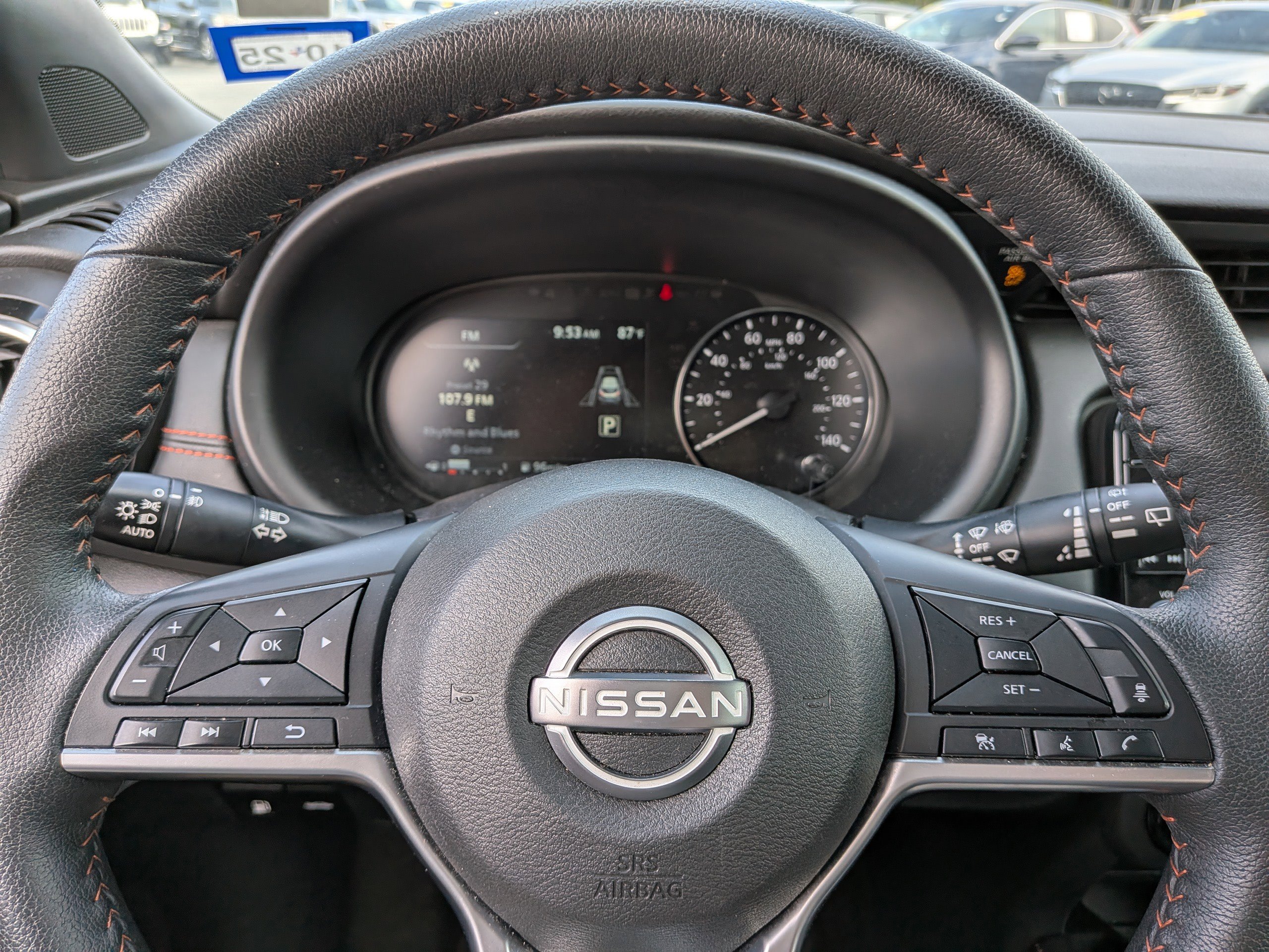 2023 Nissan Kicks SR photo 21