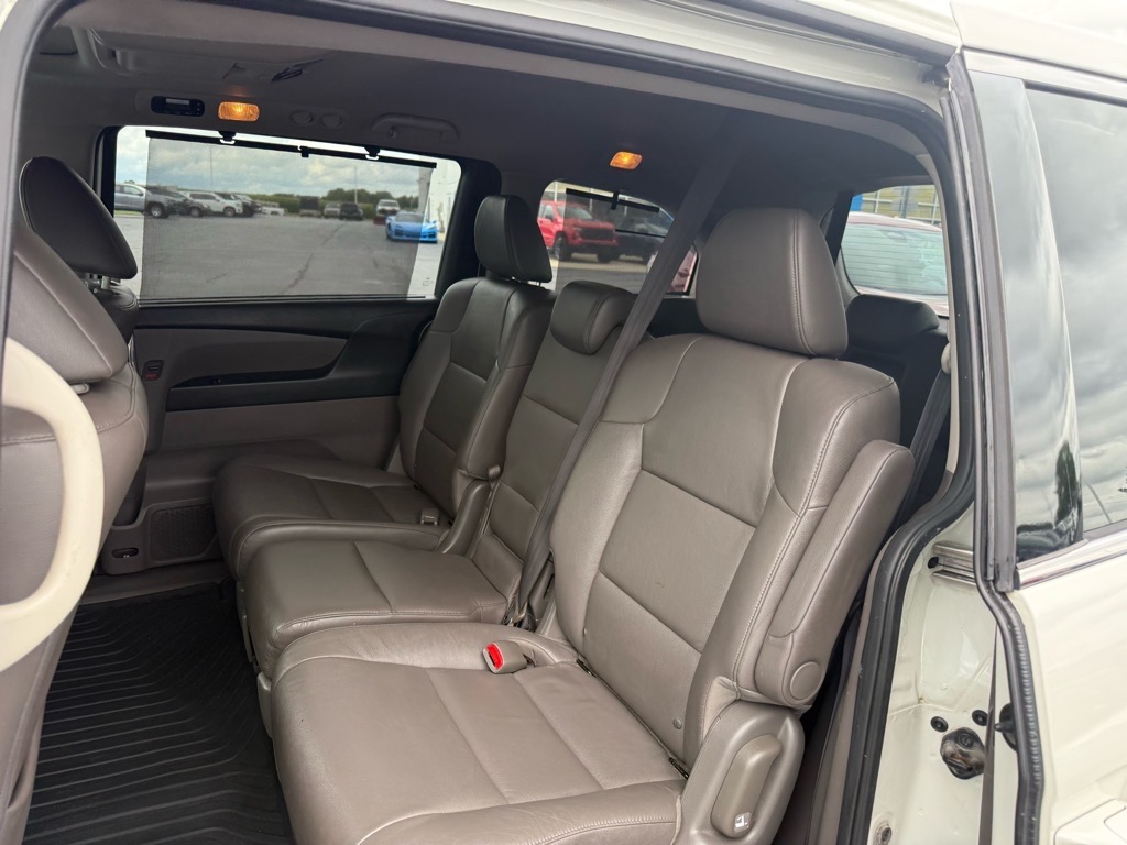 2016 Honda Odyssey Touring Elite photo 11