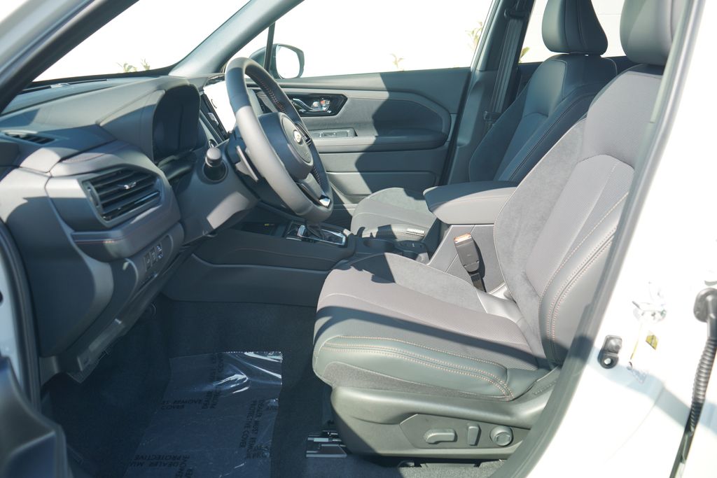 2025 Subaru Forester Touring photo 6