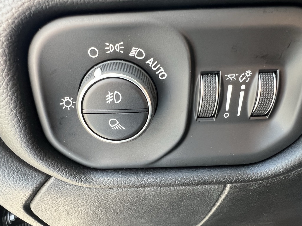 2025 Ram 3500 Laramie photo 32