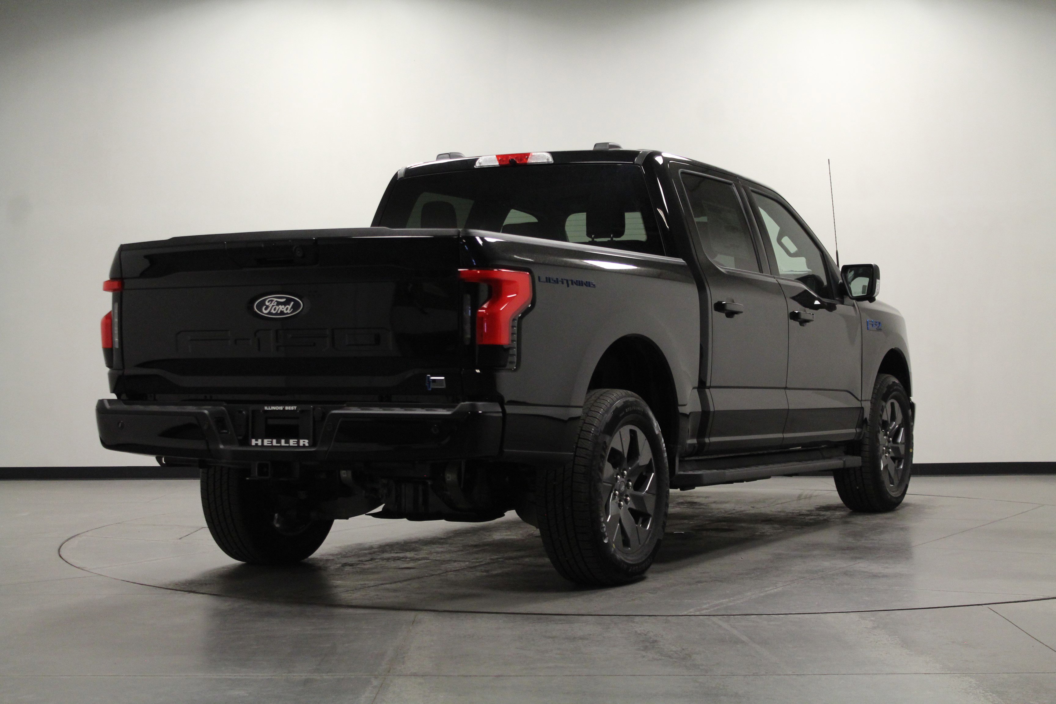 2025 Ford F-150 Lightning photo 2