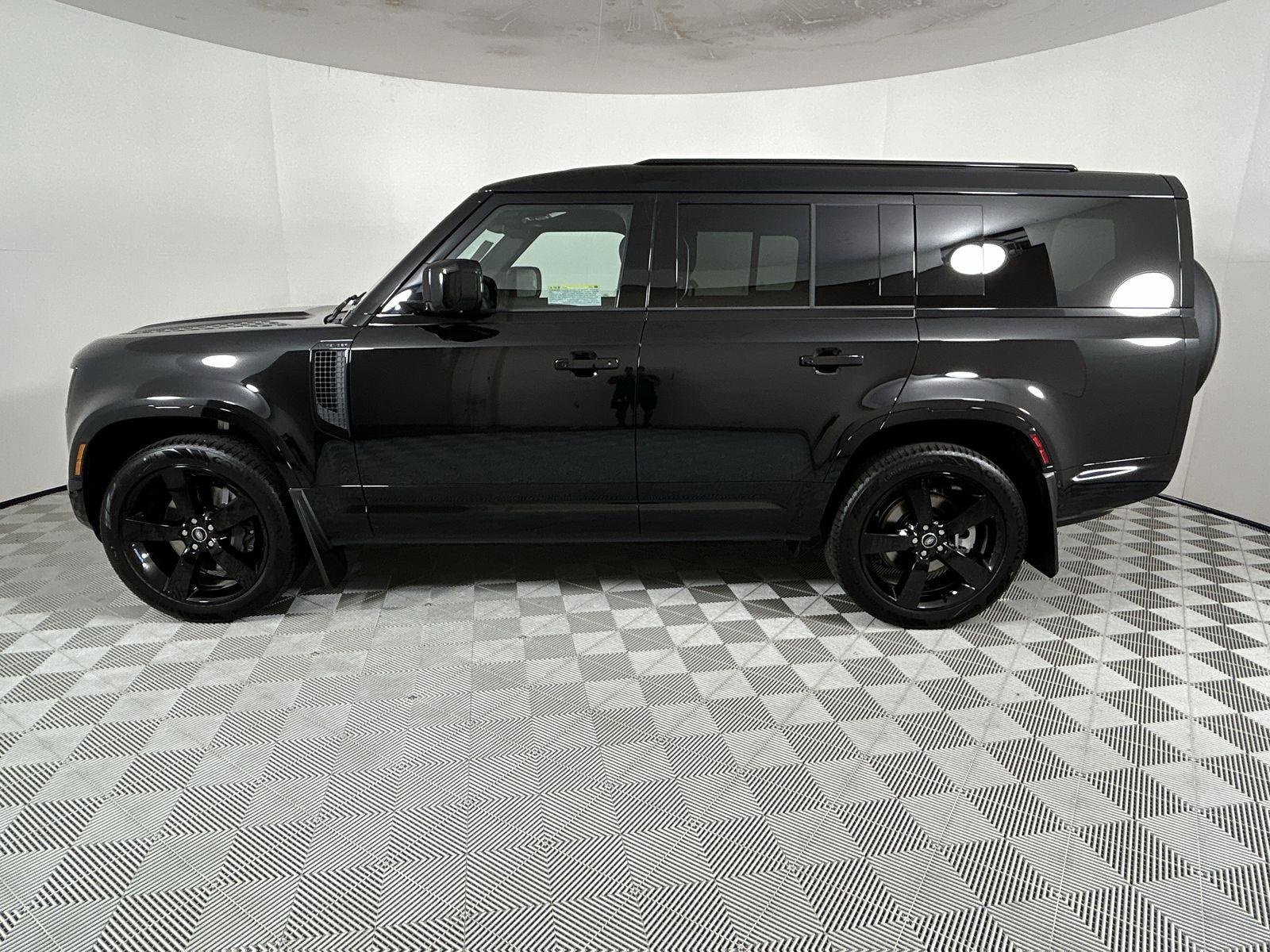 2025 Land Rover Defender 130 X-Dynamic SE photo 2