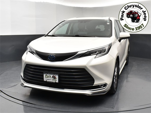 Used 2021 Toyota Sienna XLE with VIN 5TDYSKFC6MS010531 for sale in Burnsville, Minnesota