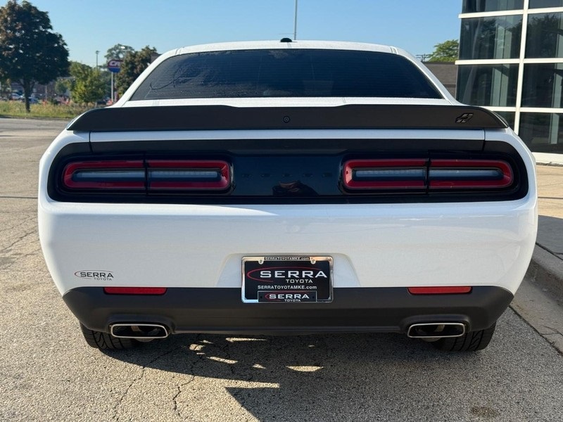 2020 Dodge Challenger SXT AWD photo 5