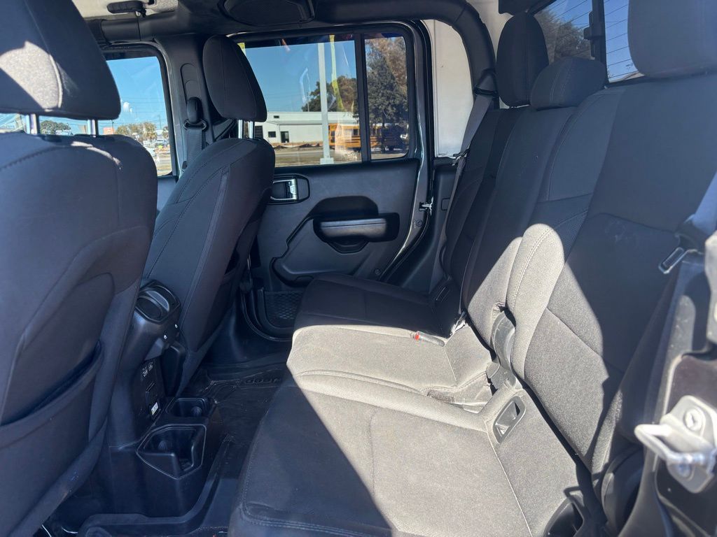 2021 Jeep Gladiator Willys photo 4