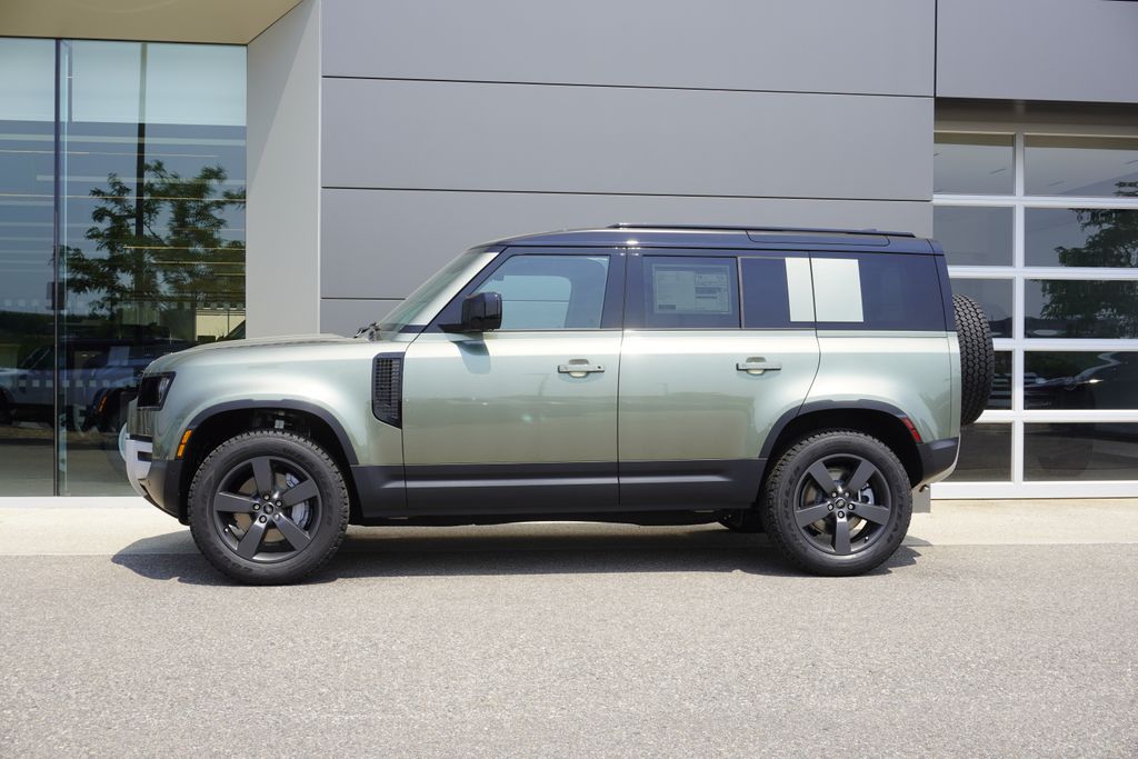 2025 Land Rover Defender 110 S photo 8