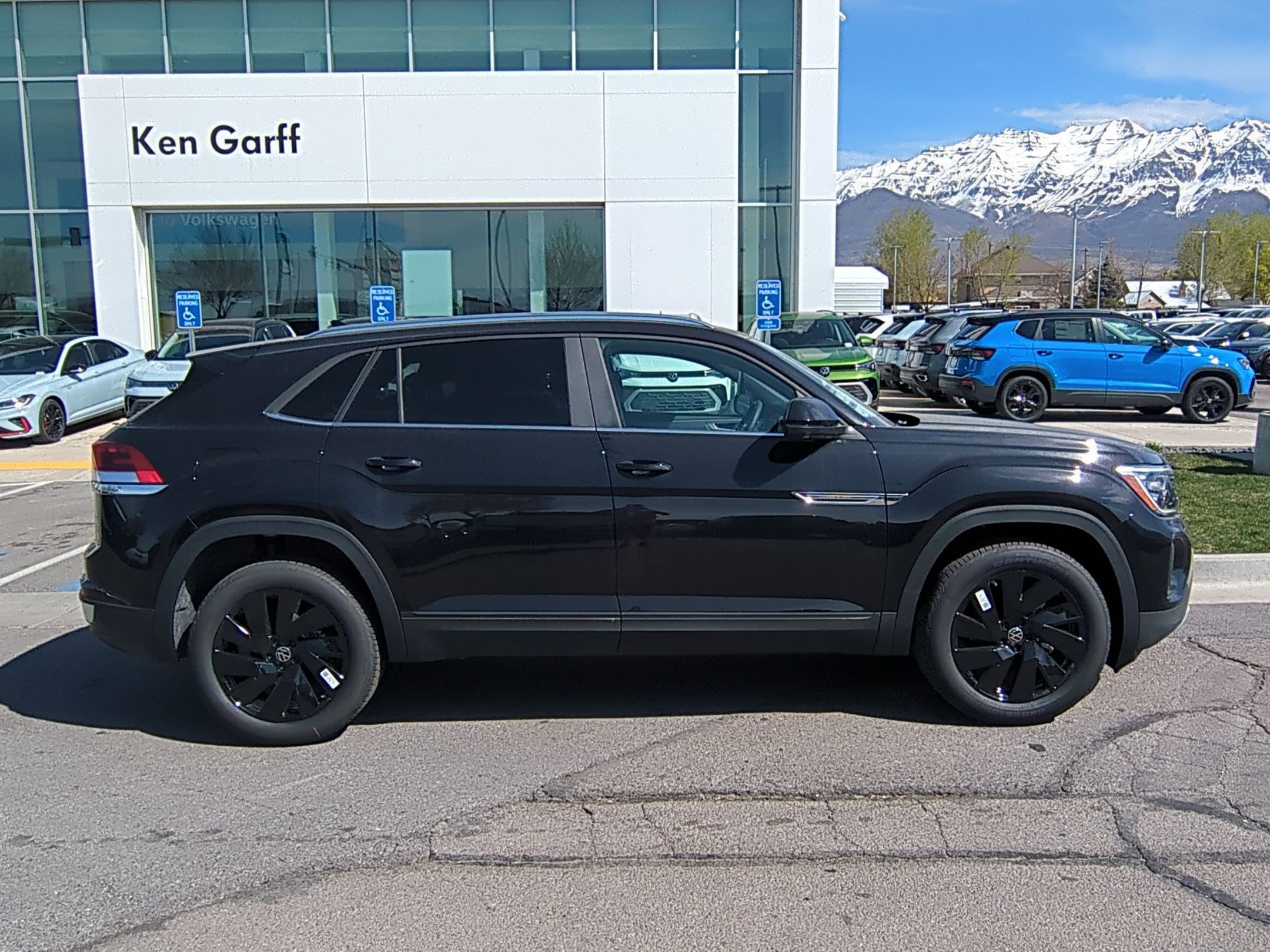2025 Volkswagen Atlas Cross Sport SE Technology photo 2