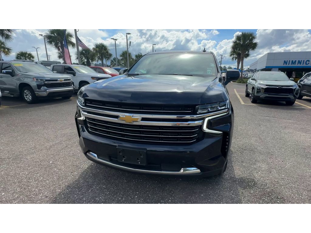 2023 Chevrolet Suburban LT photo 7