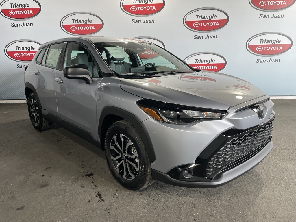 2025 Toyota Corolla Cross XLE XSE photo 3