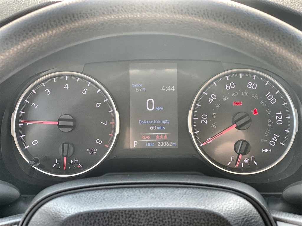 2022 Toyota RAV4 LE photo 10