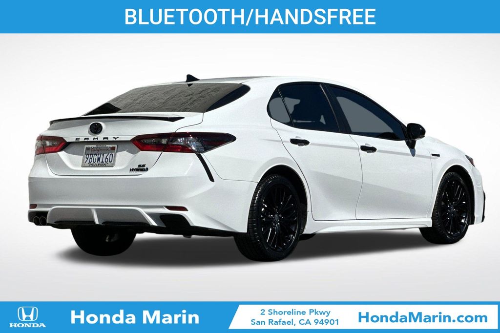 2022 Toyota Camry Hybrid photo 2