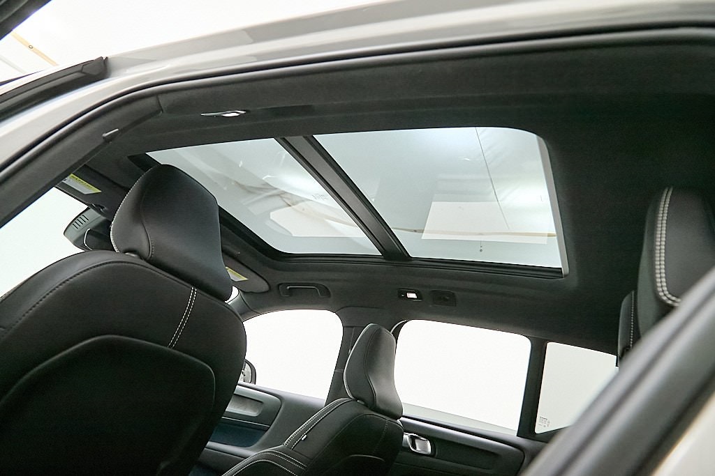 2023 VOLVO XC40 - Image 21