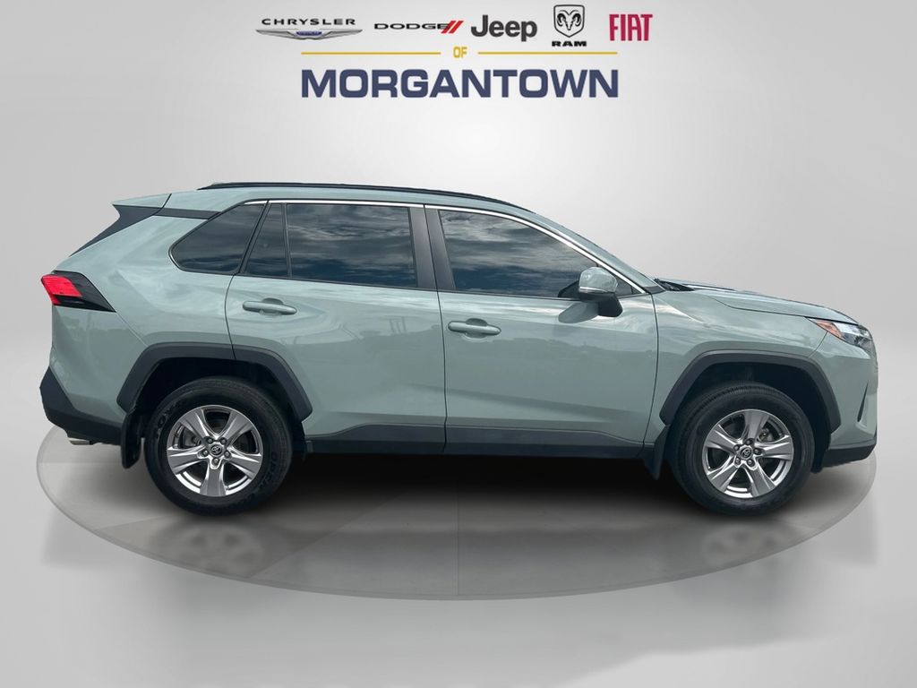 2023 Toyota RAV4 XLE photo 4