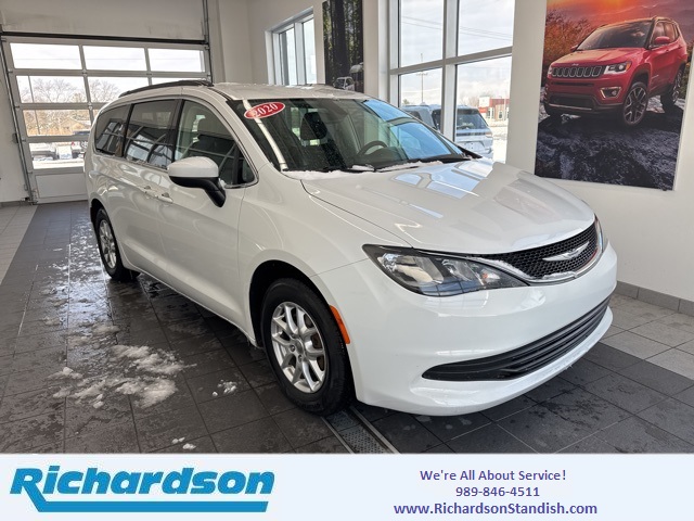 2020 Chrysler Voyager's photo