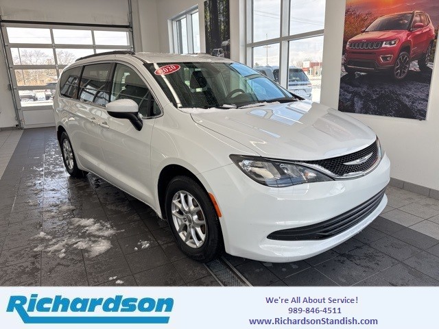 2020 Chrysler Voyager's photo