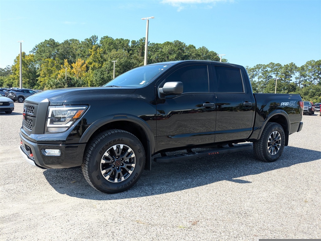 2024 Nissan Titan PRO-4X photo 7
