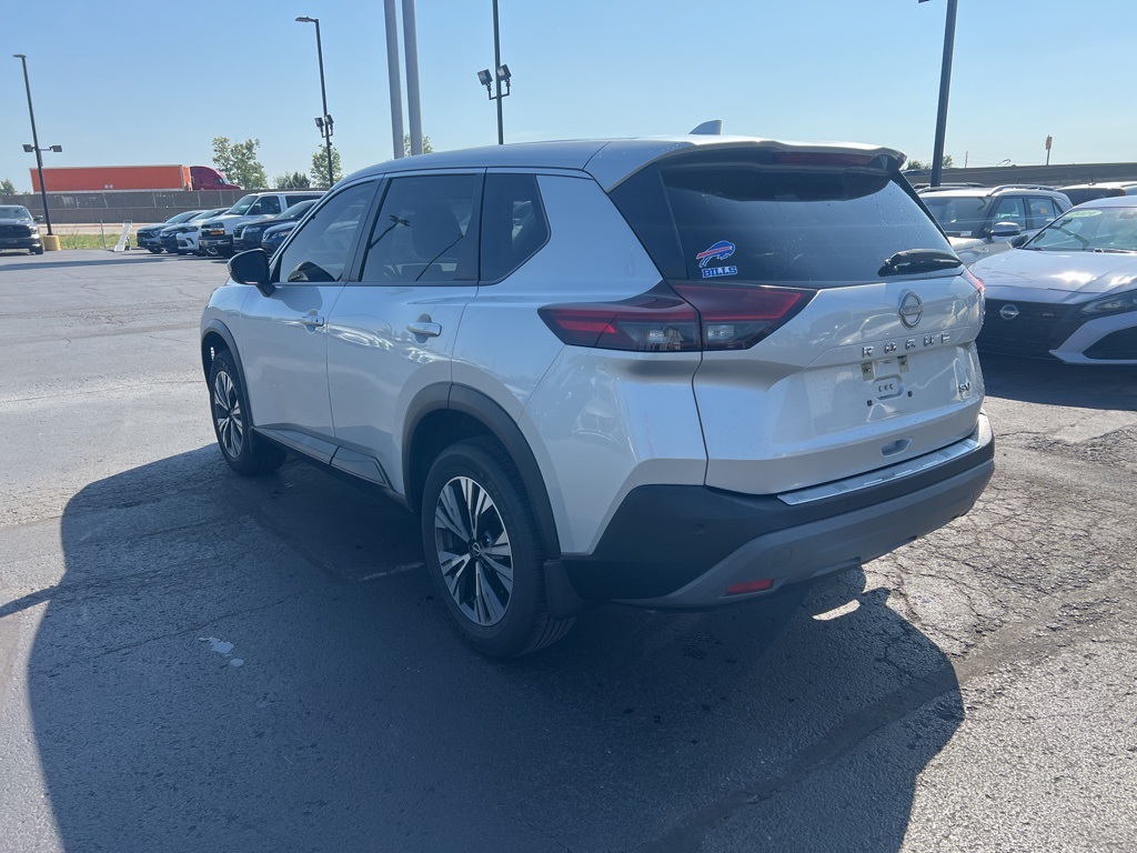 2022 Nissan Rogue SV photo 5