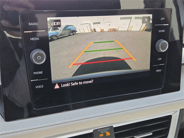 2025 Volkswagen Taos SE photo 11