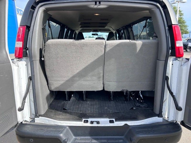 2022 Chevrolet Express 3500 LS photo 4