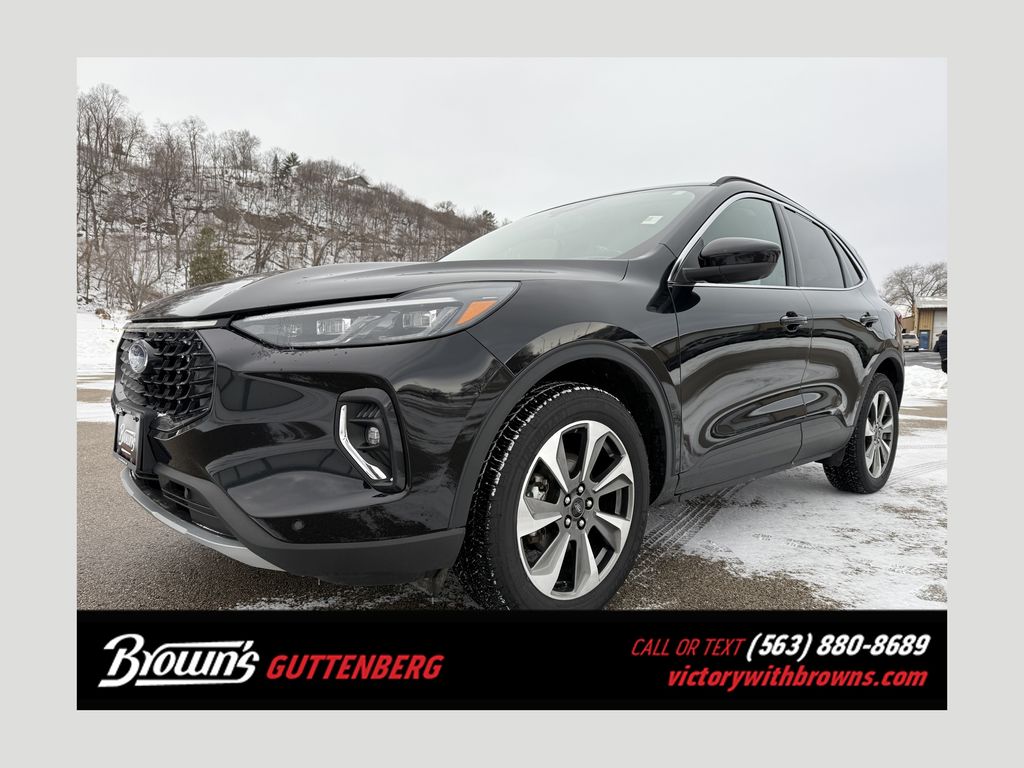 2023 Ford Escape Platinum's photo
