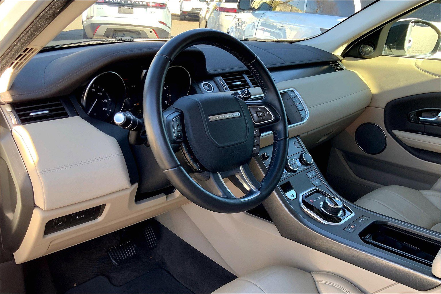 2019 Land Rover Range Rover Evoque SE photo 12