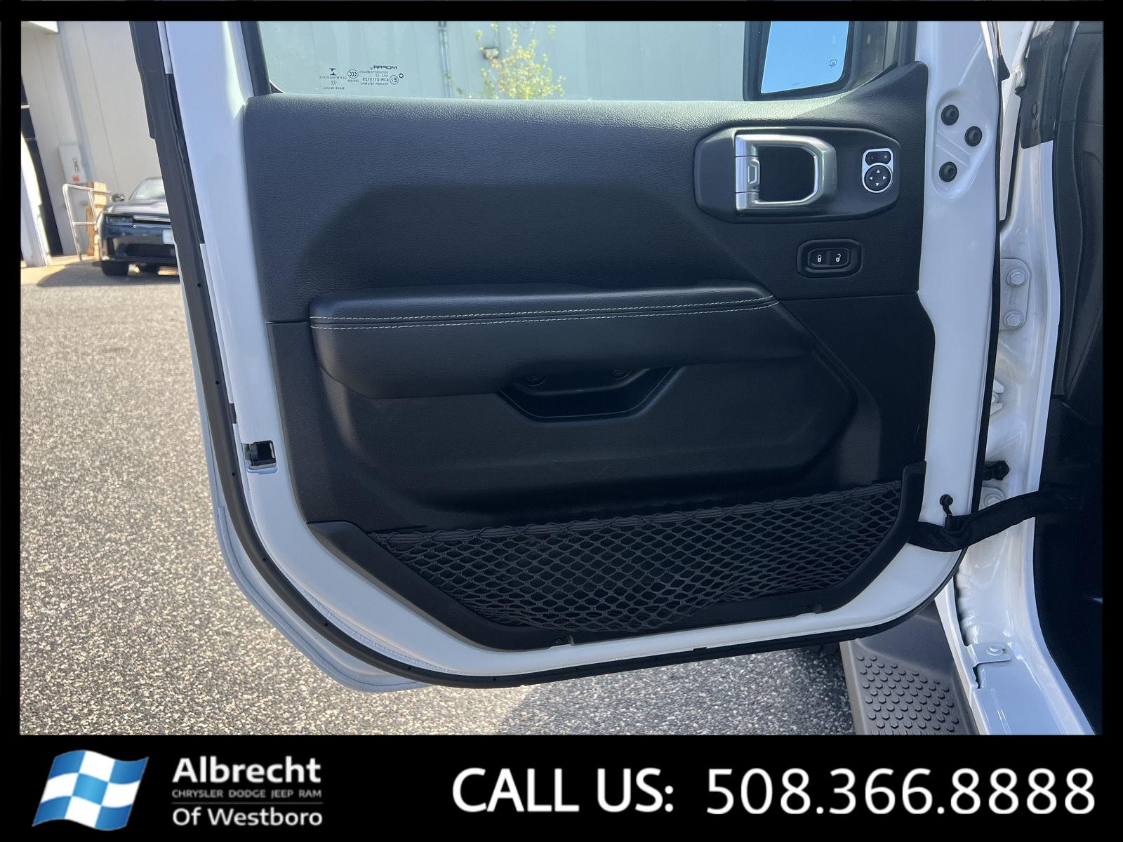 2022 Jeep Wrangler Unlimited Sahara 4xe photo 11