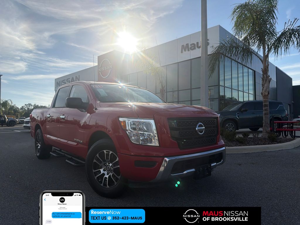 2021 Nissan Titan SV's photo