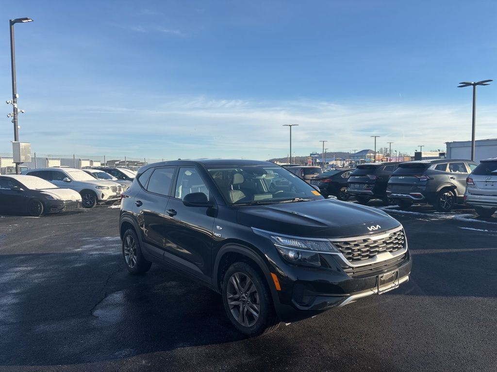 2023 Kia Seltos LX's photo