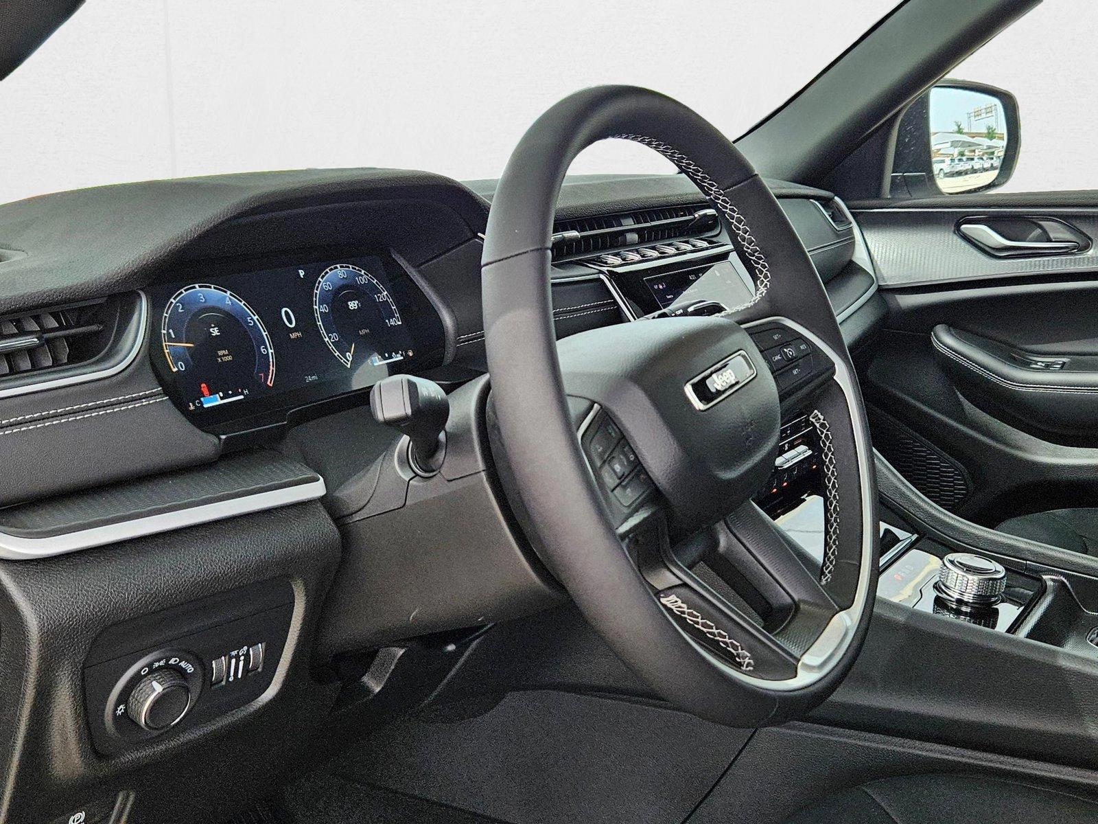 2025 Jeep Grand Cherokee Laredo X photo 3