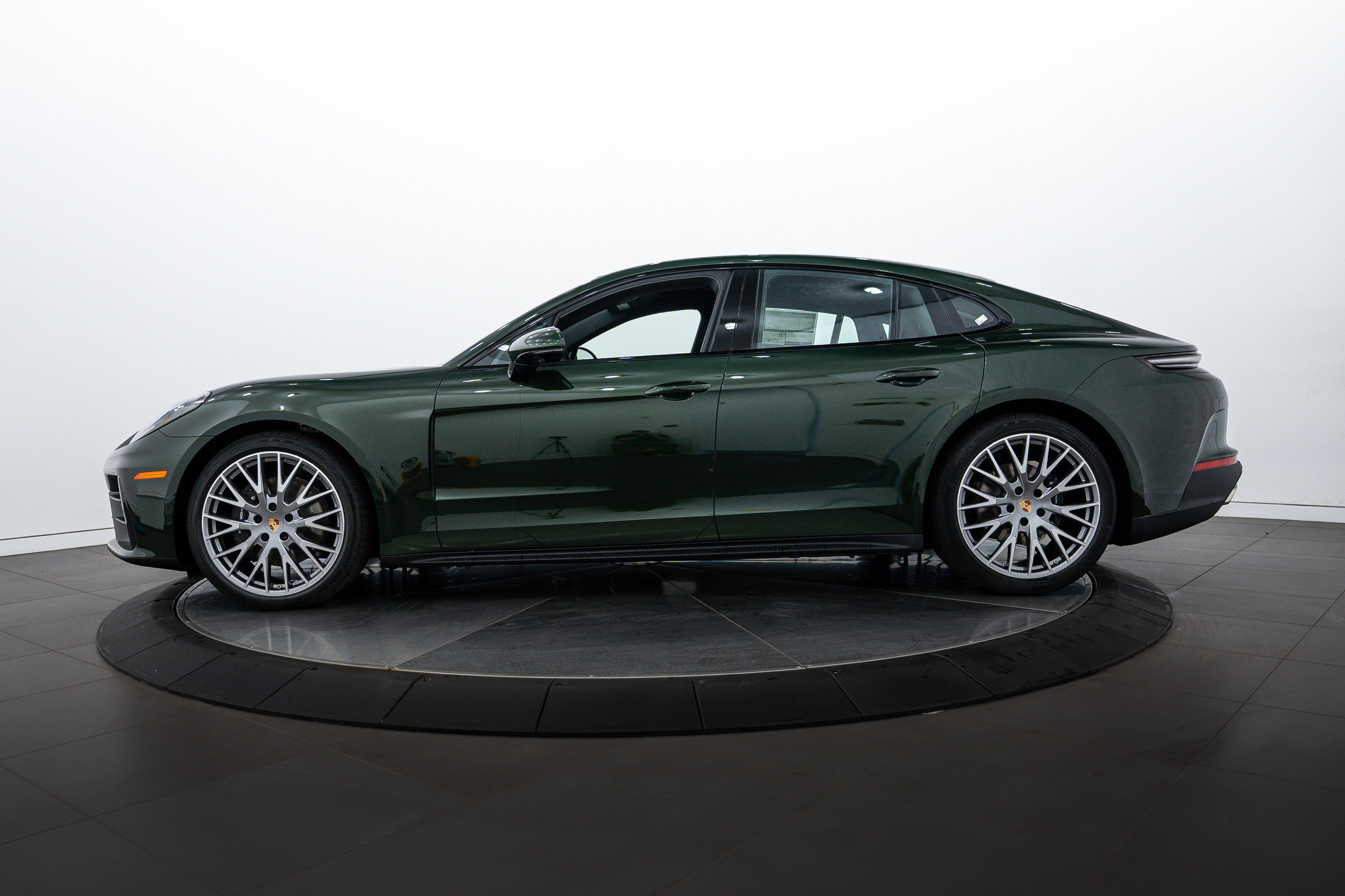 2025 Porsche Panamera 4 photo 2